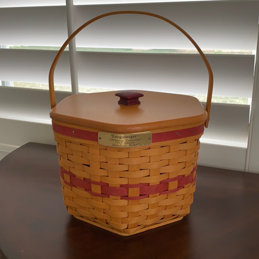 Longaberger Christmas basket-excellent condition!